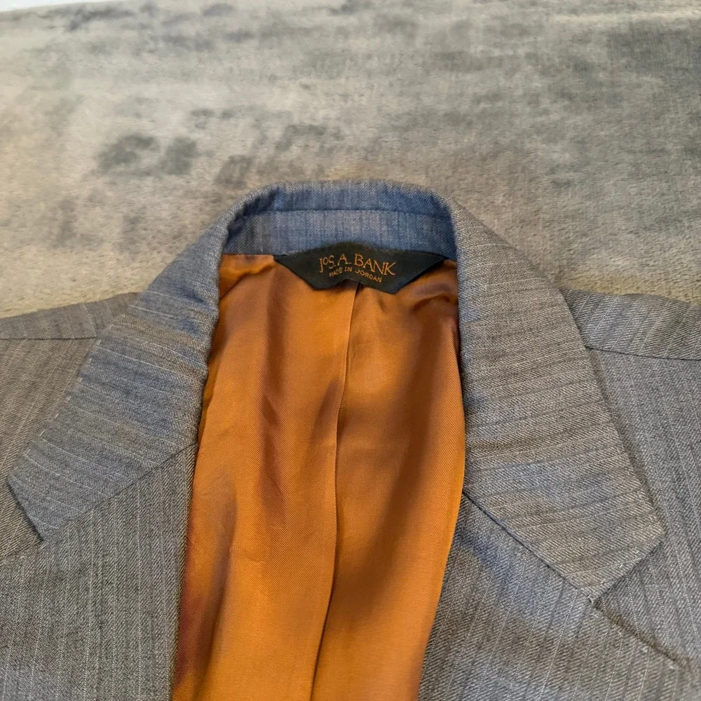 Jos A Bank Mens 41R Suit Jacket Blazer 100% Wool Light Grey Pinstripe‎ Business